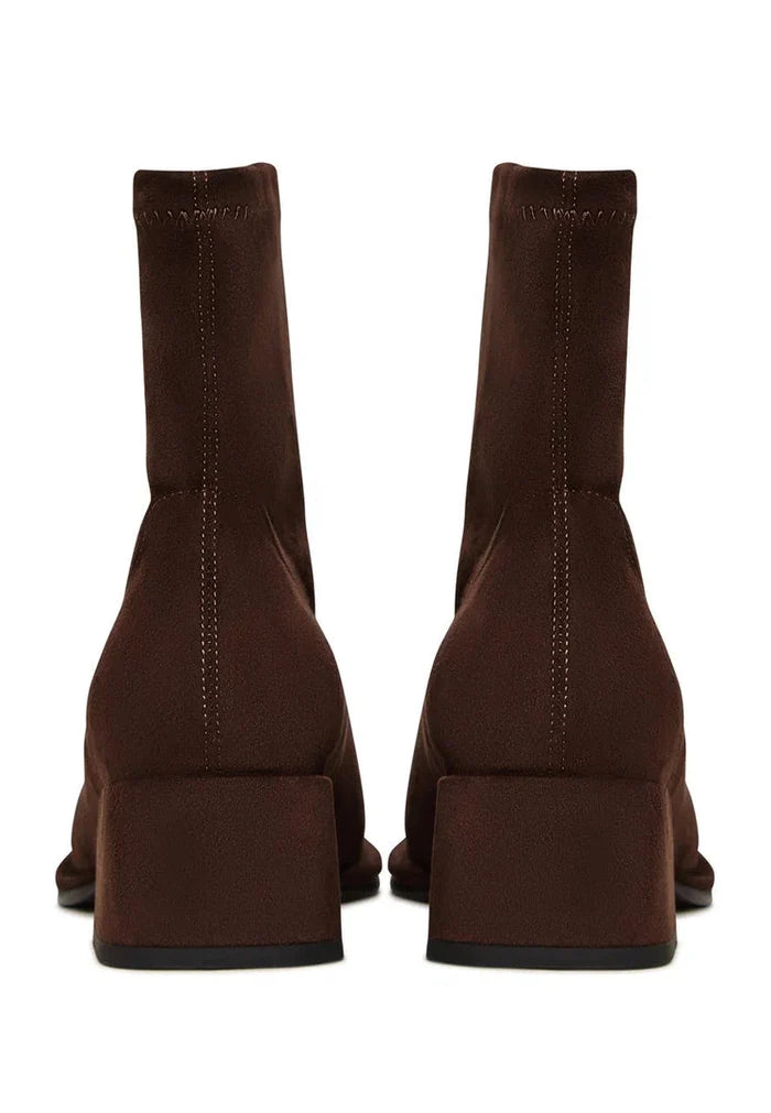 Aquila men's brown leather ankle boots.
