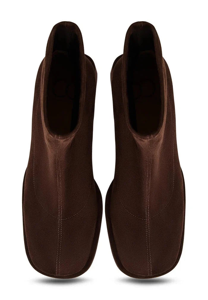 Aquila men's brown leather ankle boots.