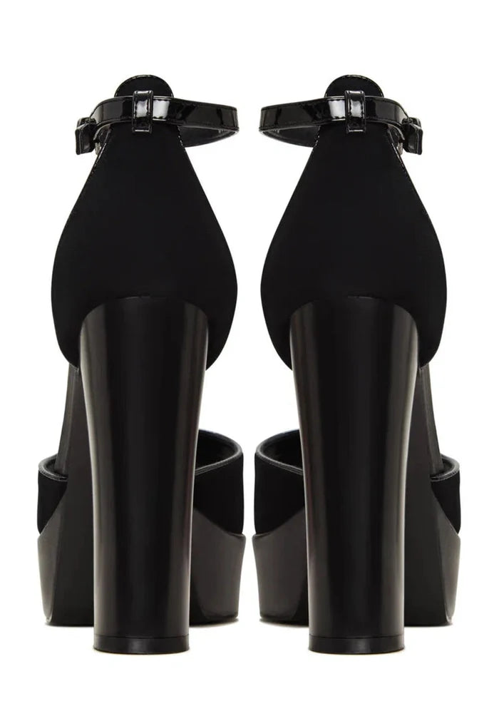 A stylish image of black block heel pumps for women, perfect for those looking for fashionable and chic women's block heel shoes.