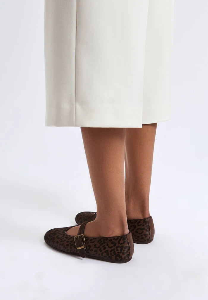 A fashionable pair of leopard flats shoes, perfect for any stylish woman looking for chic Mary Jane flats with trendy animal print details.