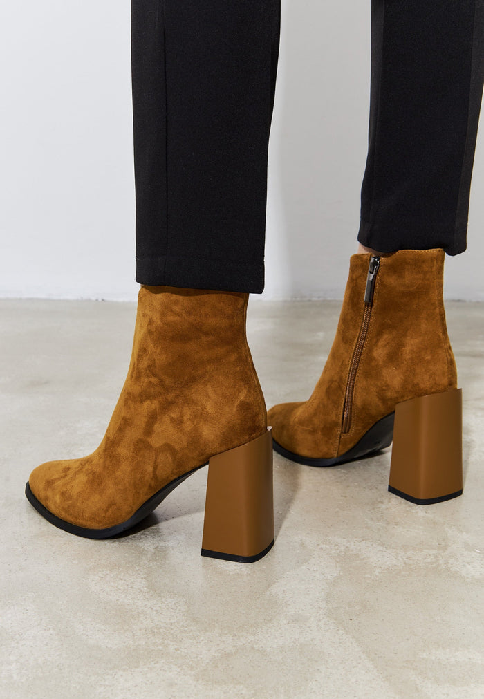 Classic Leather Block Heel Ankle Boots Ankle Boots Cesare Gaspari