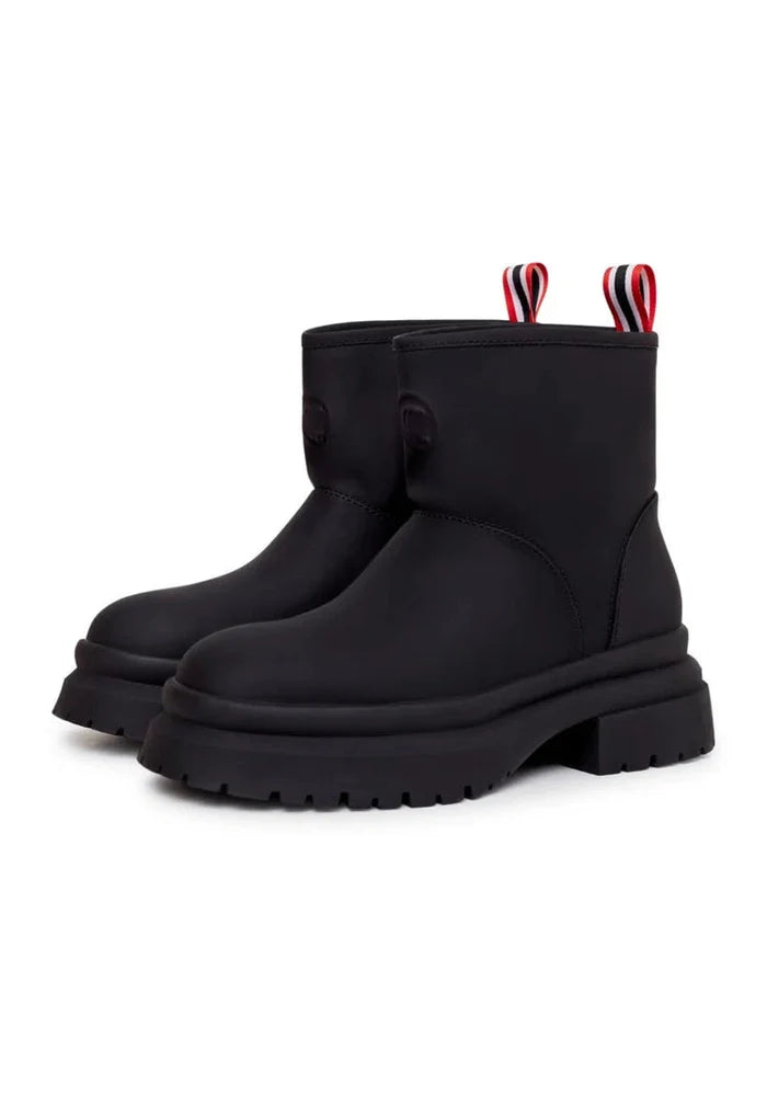 A pair of stylish black pull-on winter boots, the perfect classic footwear for the cold season.