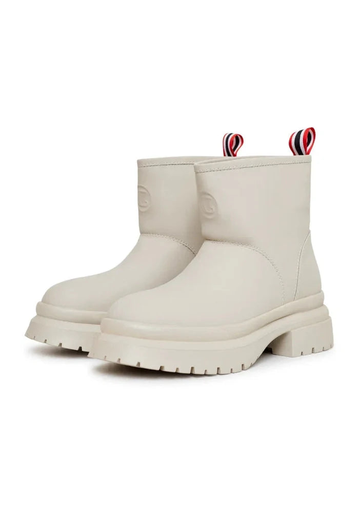 A pair of white pull-on winter boots, perfect for staying stylish and warm this season as part of your winter fashion ensemble.
