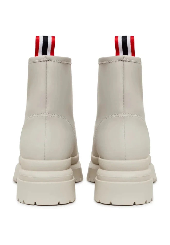 Stay stylish and warm this winter with these classic white pull-on boots, perfect for your winter fashion essentials.