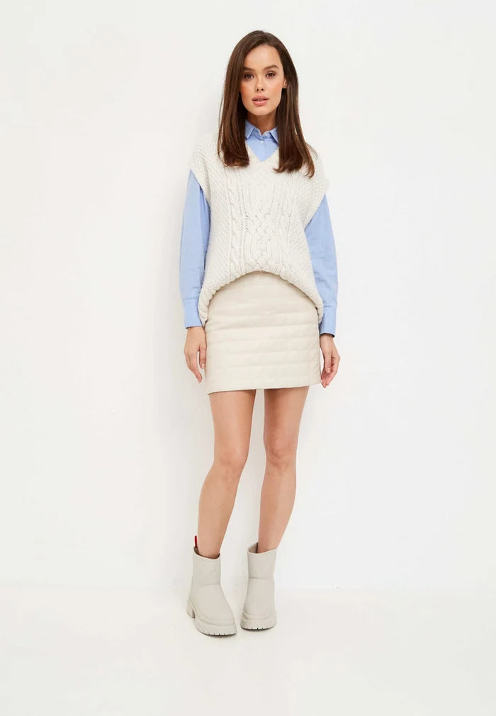 A pair of stylish white pull-on winter boots, perfect for classic winter fashion.