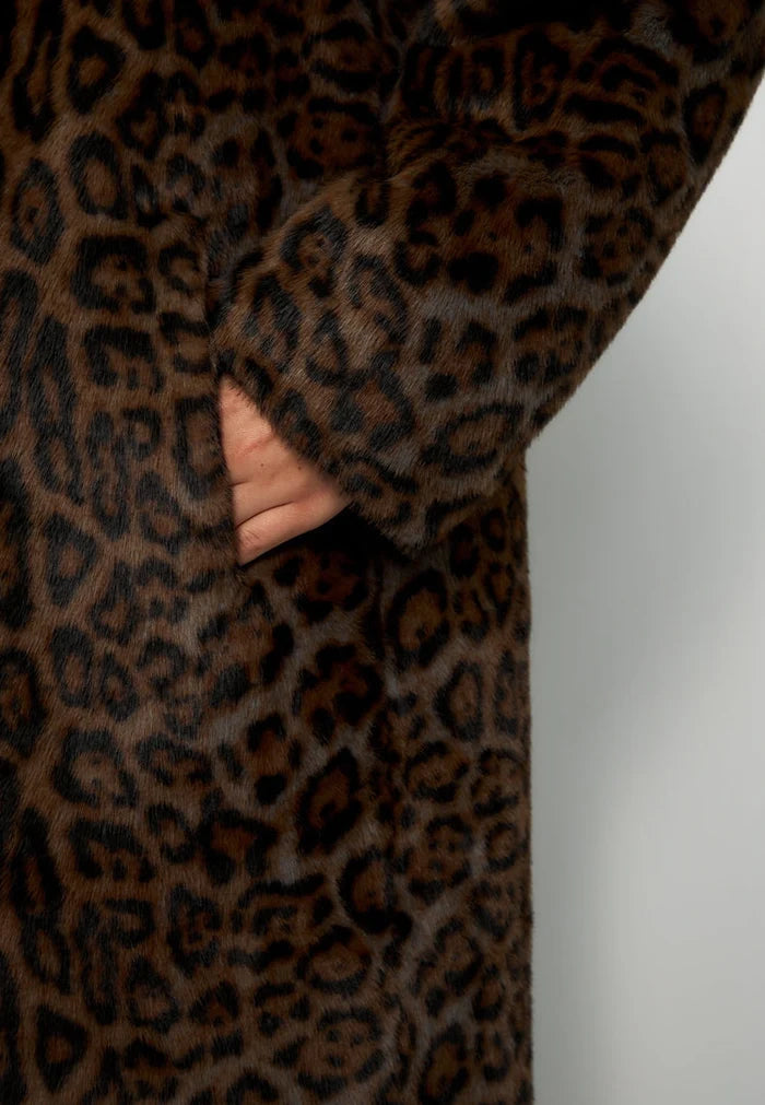 A fashionable and luxurious Ivy brand leopard print faux fur coat, perfect for stylish winter outerwear.
