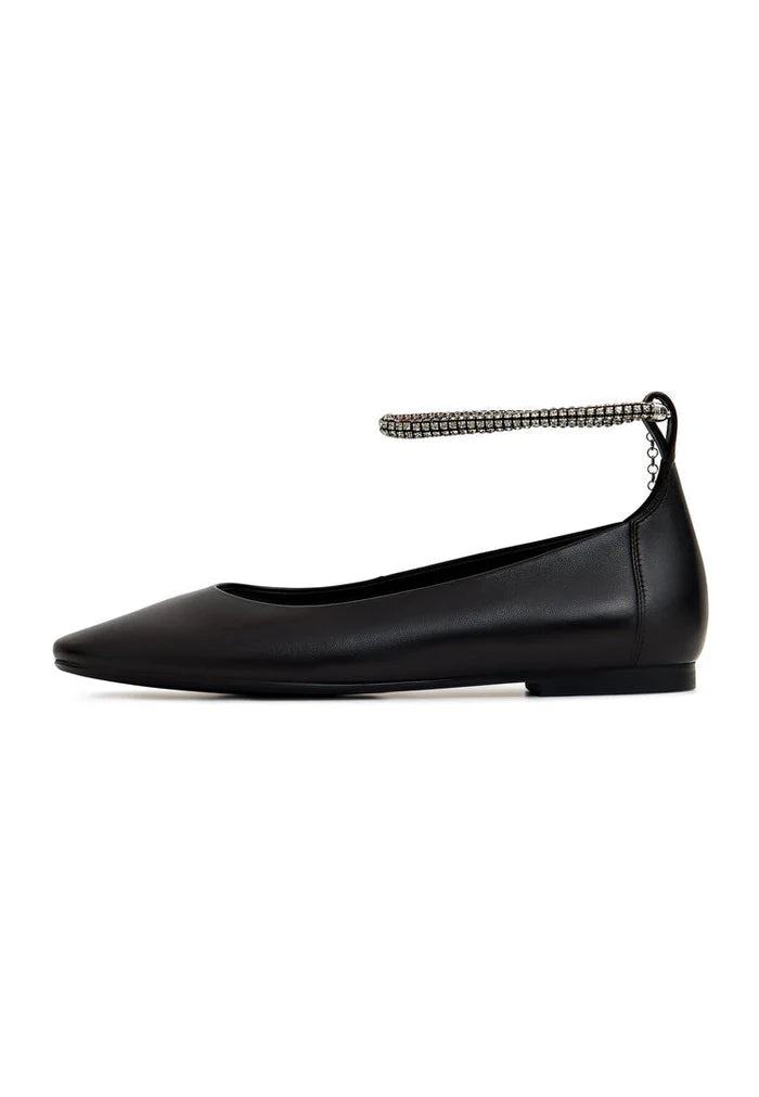 A stylish and comfortable pair of Lola ballerinas with a flat sole, perfect for everyday wear.