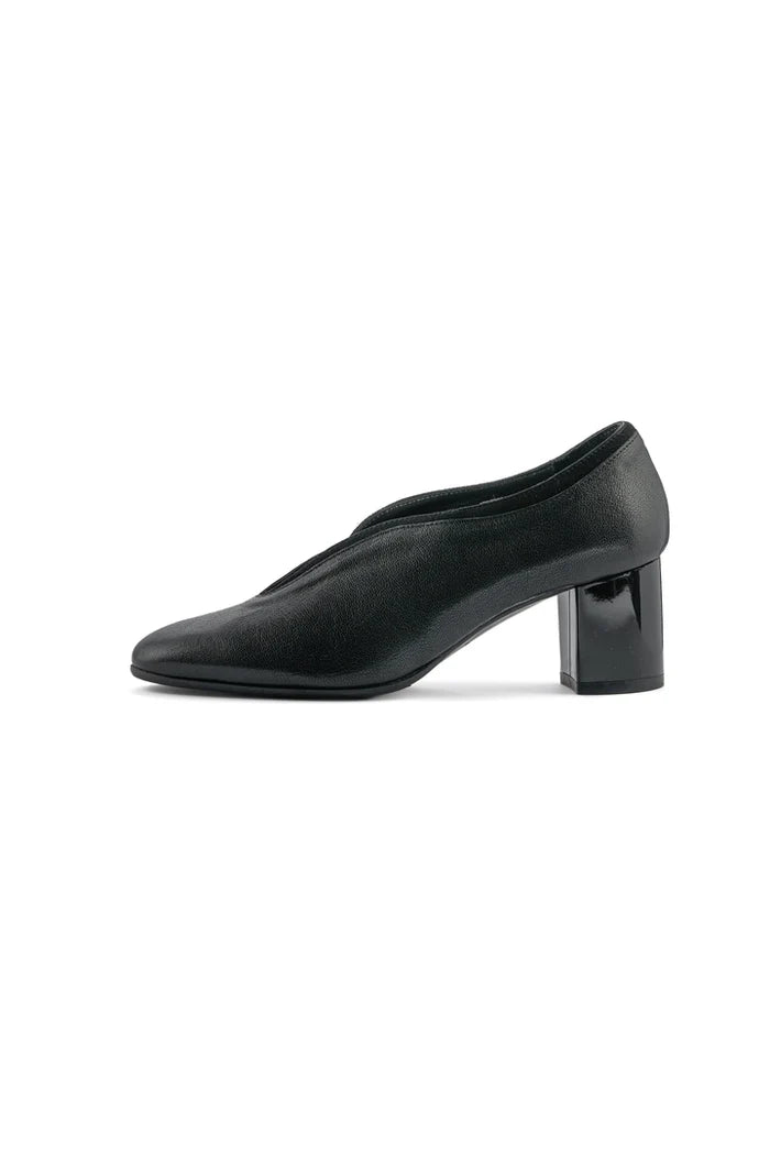 Gloss Curve Heeled Pumps