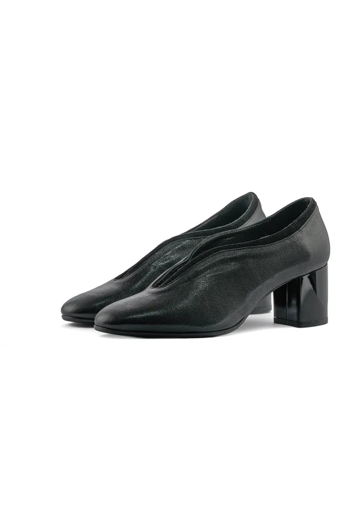 Gloss Curve Heeled Pumps