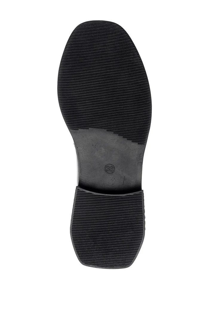 Gloss Edge Penny Loafers – Black