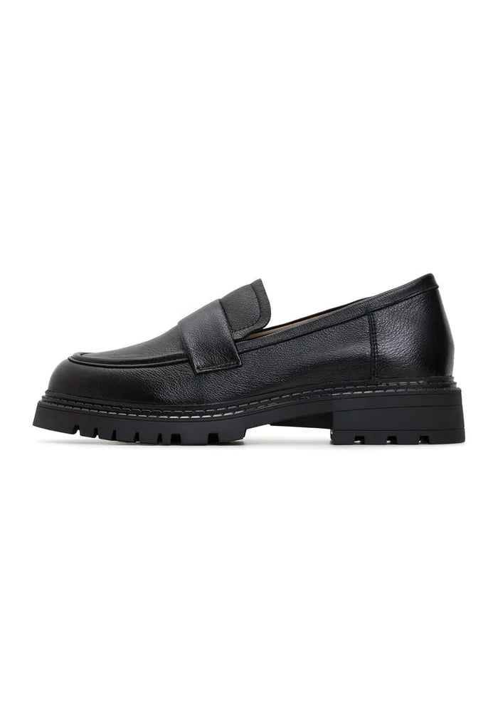 A stylish pair of women's block heeled leather loafers, perfect for adding a touch of sophistication to any outfit.