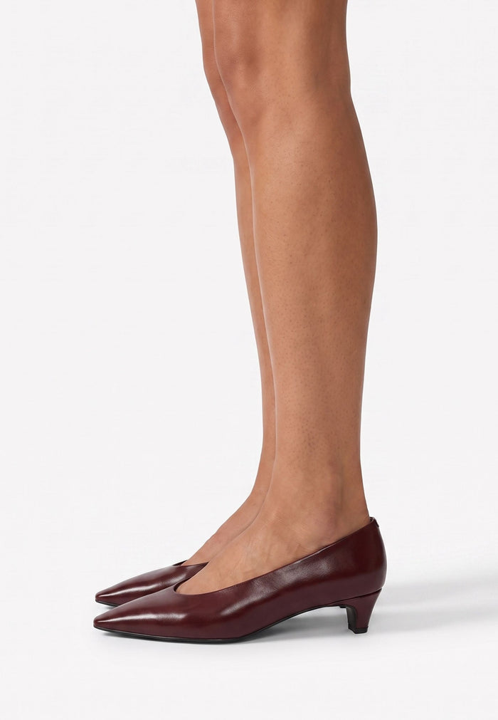 Leather Pointed Flats - Bordeaux