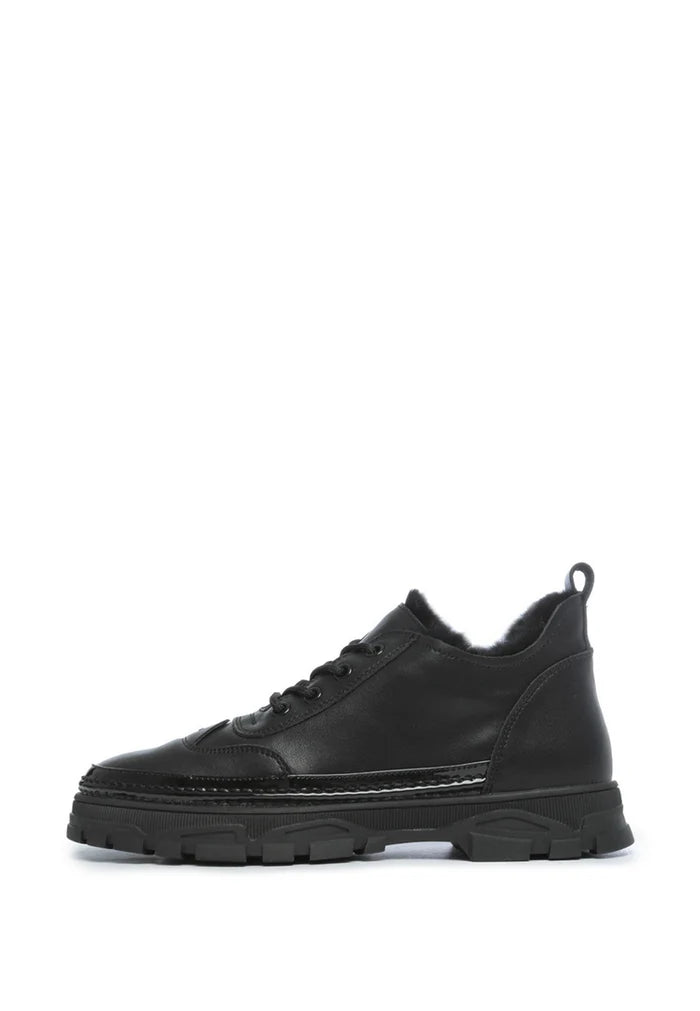 A stylish pair of chunky black sneakers made with cozy Merino wool lining for ultimate comfort and warmth.