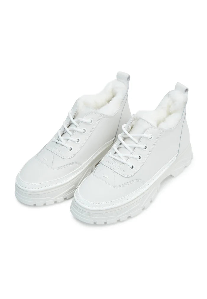 Stylish and cozy merino wool-lined chunky white sneakers for ultimate comfort and style.