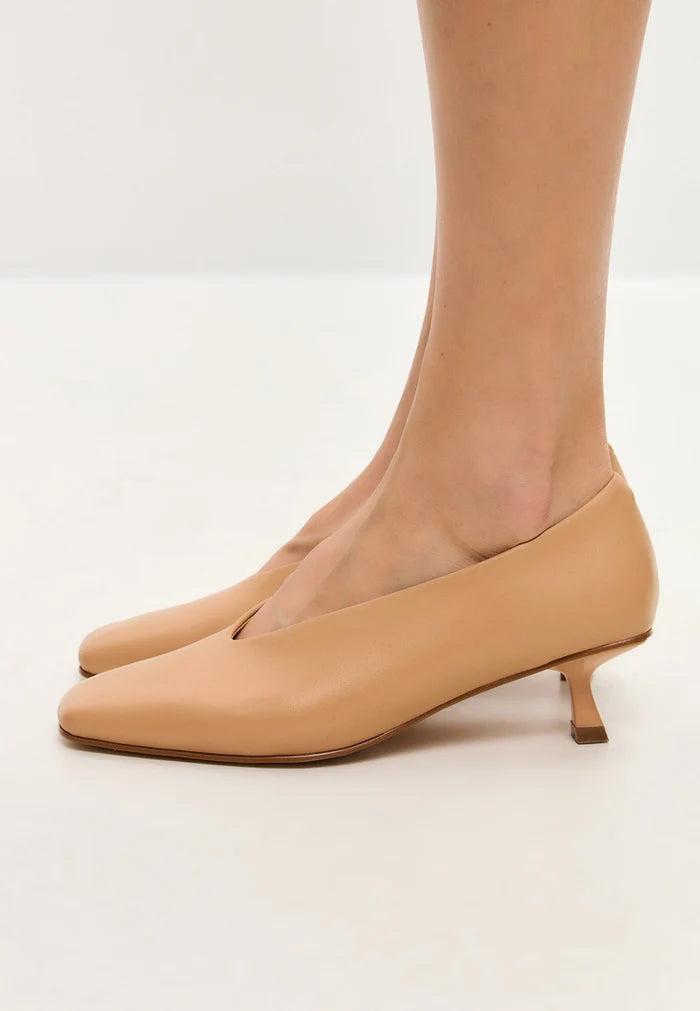 Minimalist Kitten Heels - Beige