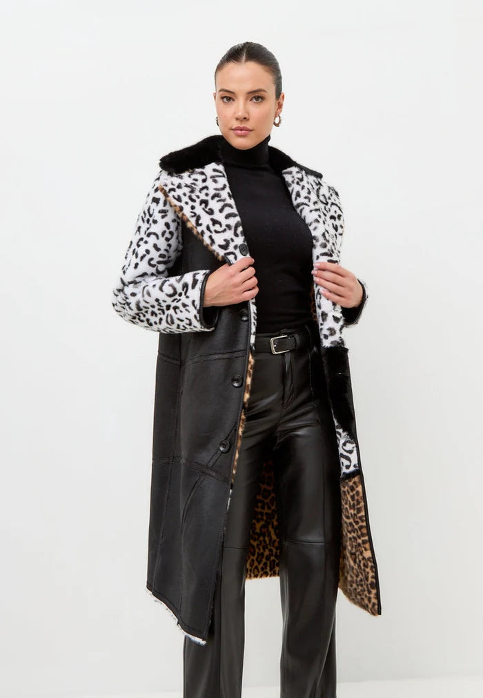 Stay stylish and cozy in this reversible faux fur coat featuring a trendy leopard print on one side and a chic mixed print on the other, also known as the Flavia coat.