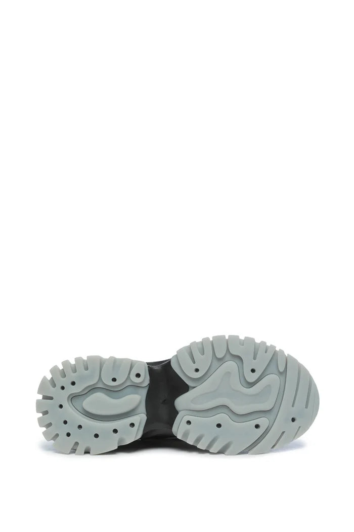 A trendy and fashionable pair of multi-panel chunky sneakers, perfect for making a statement.