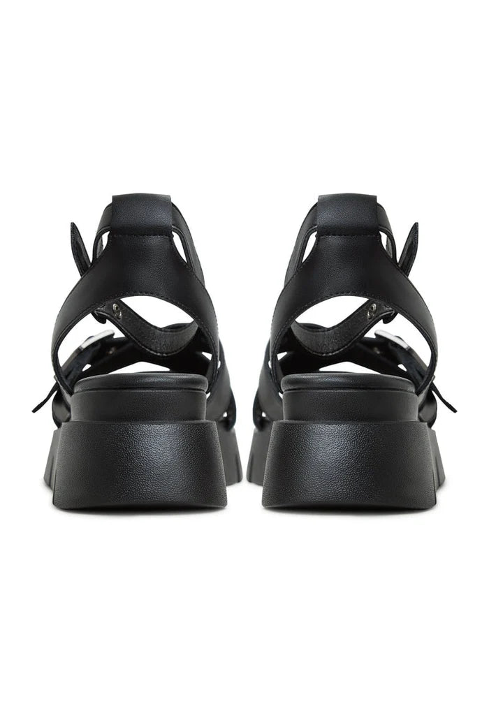 Step out in style with these trendy platform leather sandals! Perfect for any occasion, you can buy these fashionable sandals online now.