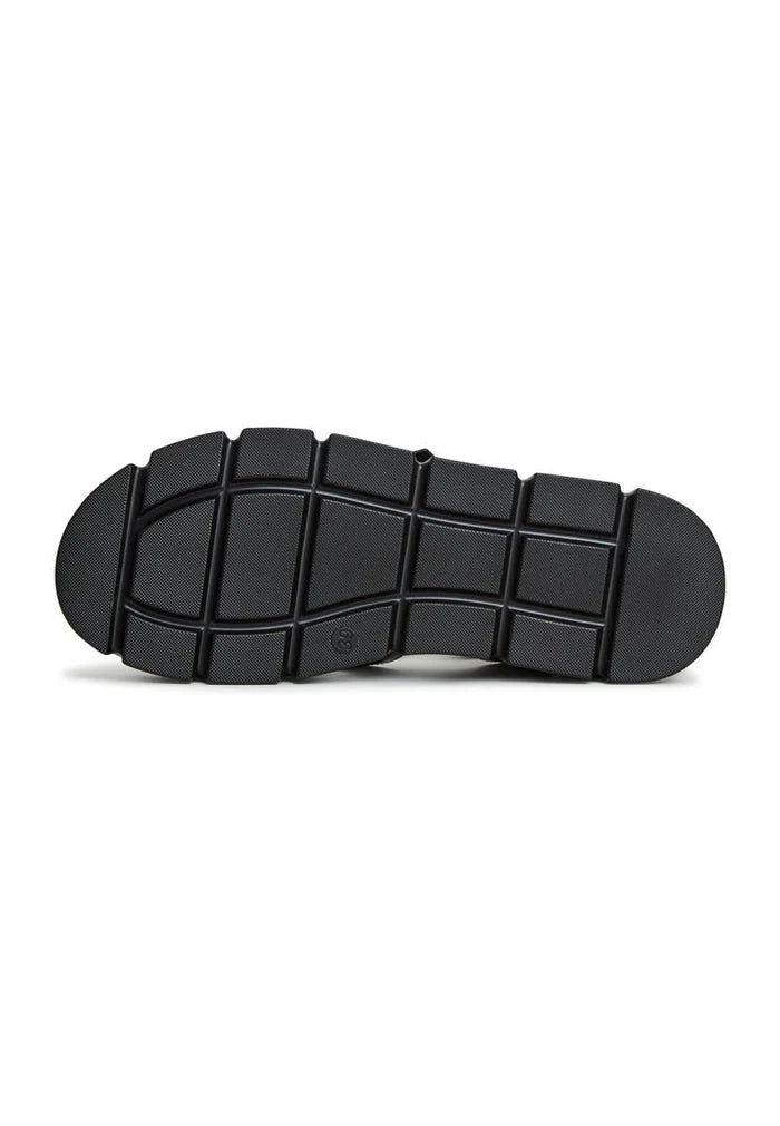 Stylish and trendy platform leather sandals, perfect for summer vibes. Buy platform leather sandals online for a fashionable look.
