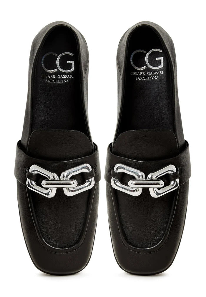 A stylish pair of Valeria black platform loafers for women, perfect for adding a chic touch to any outfit.