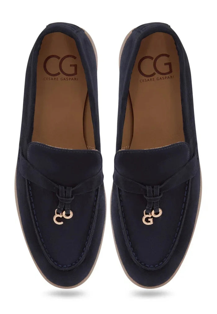 A pair of elegant dark blue Aurelia moccasins for women, featuring a stylish platform design for ultimate comfort.