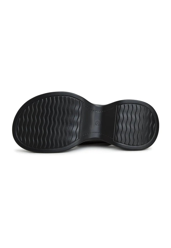 Elevate your style with a pair of trendy platform sandals - perfect for sipping margaritas or stepping out on sale day. Buy these stylish platform sandals Margarita online now!