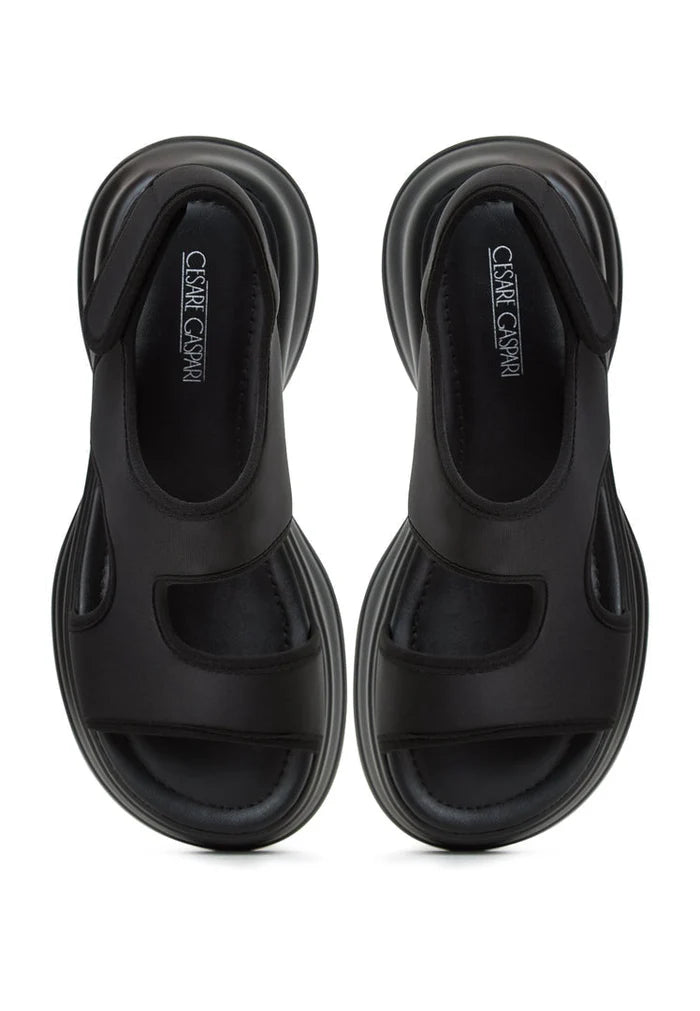 Looking to elevate your summer style? Check out these trendy platform sandals on sale! Buy the Margarita online now.