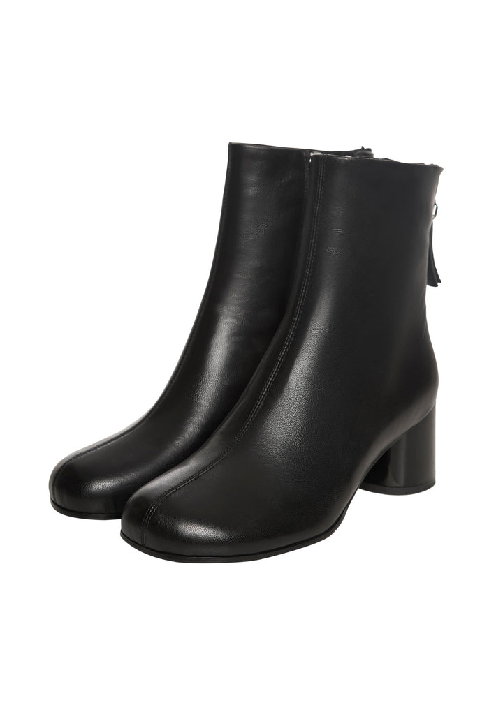 Round Toe Ankle Boots – Black Leather
