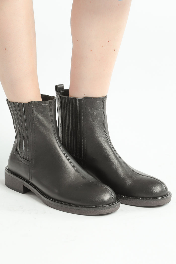 Sleek City Chelsea Boots
