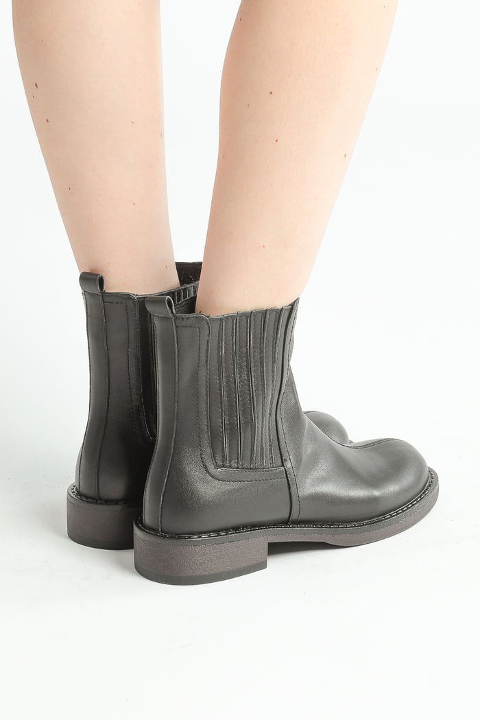 Sleek City Chelsea Boots