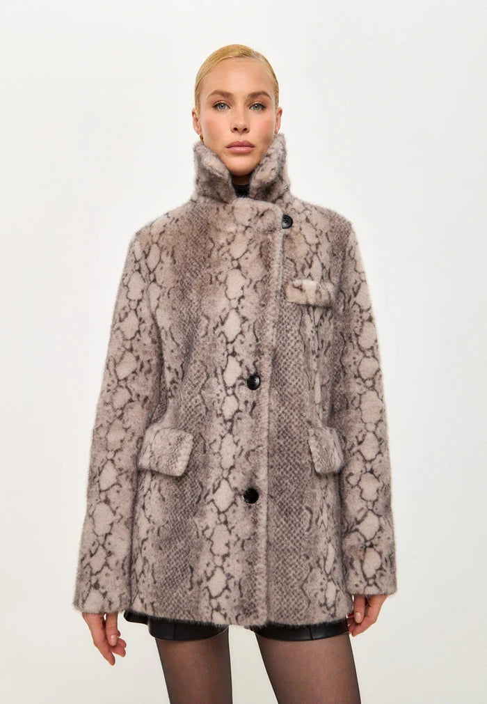 A trendy Niuvis beige faux fur coat with snake print, the epitome of stylish outerwear for trendy winter fashion.