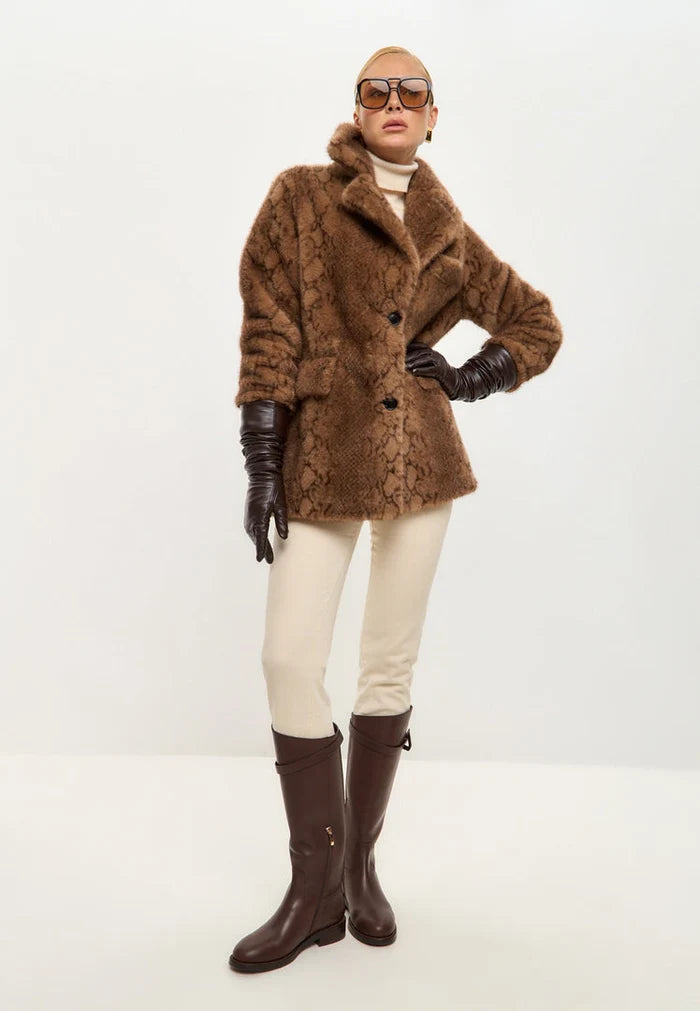 Stay warm and stylish this season with a trendy brown snake print faux fur coat by Niuvis - the perfect piece of outerwear to elevate your winter wardrobe.