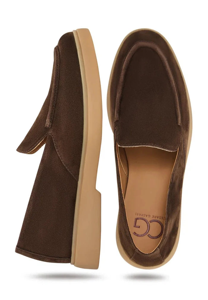 A pair of comfortable brown men's loafers, perfect for urban ease and casual footwear.